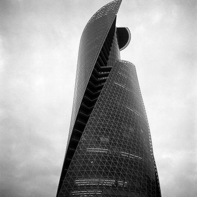 Mode Gakuen Spiral Towers, Projekt: Salvador San Vincente, Japonia