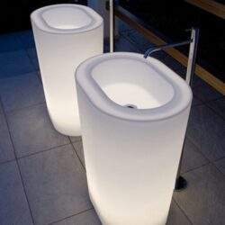 Lampy dekoracyjne do łazienki, nowoczesne oświetlenie LED, podświetlane lampy białe, eleganckie oświetlenie naścienne, stylowe lampy do wnętrz optymalnych.