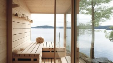 Widok na strefę sauny nad jeziorem z drewna, relaks i wypoczynek w otoczeniu natury, nowoczesna sauna drewniana nad wodą dla komfortowego relaksu, ekologiczne wyposażenie i piękne widoki, optymalne rozwiązanie wellness.