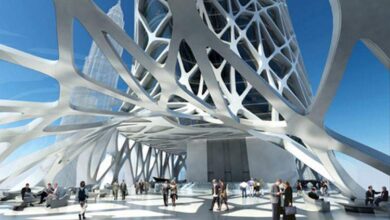 Nowoczesny budynek biurowy z futurystyczną elewacją, architektura high-tech, duży plac z ludźmi, idealny dla firm i przedsiębiorców, innowacyjne rozwiązania konstrukcyjne, wizja przyszłości.