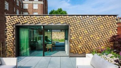 Nowe luksusowe centrum konferencyjne z nowoczesnym designem, idealne na biznesowe spotkania i wydarzenia plenerowe w centrum miasta.