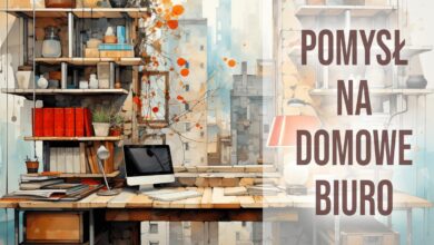 Biurko domowe z komputerem i biblioteką, nowoczesna przestrzeń biurowa w domu, kreatywny kącik do pracy z organizerami i roślinami, inspirujące miejsce do pracy z widokiem na miasto.