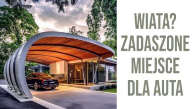 Plenerowy parking na samochody w nowoczesnym domu z zadaszeniem, otoczony zielenią, idealne miejsce na auta.