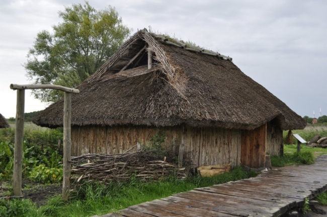 W-skansenie-słowiean-i-wikingów-architektura-dawna-drewniana-na-ziemiach-polskich-1111