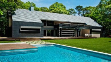 Nowoczesny dom z basenem, energooszczędna architektura, luksusowe wnętrza, otoczenie zielenią, idealne na relaks i odpoczynek, inspirowany designem i funkcjonalnością dla wymagających klientów.