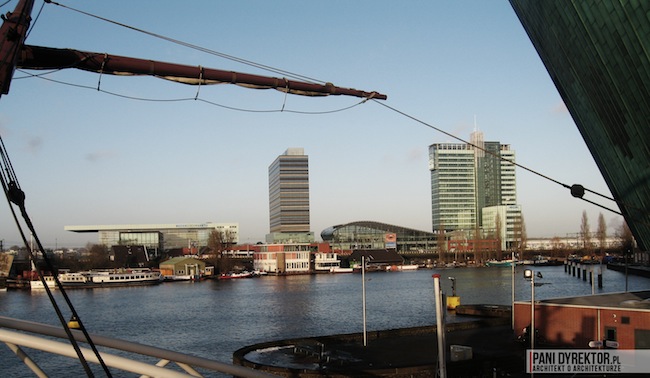 Amsterdam-miasto-blog-o-architekturze-podroze-kamienice-przestrzen-ciekawostki-na-wodzie-kanały-statki-11