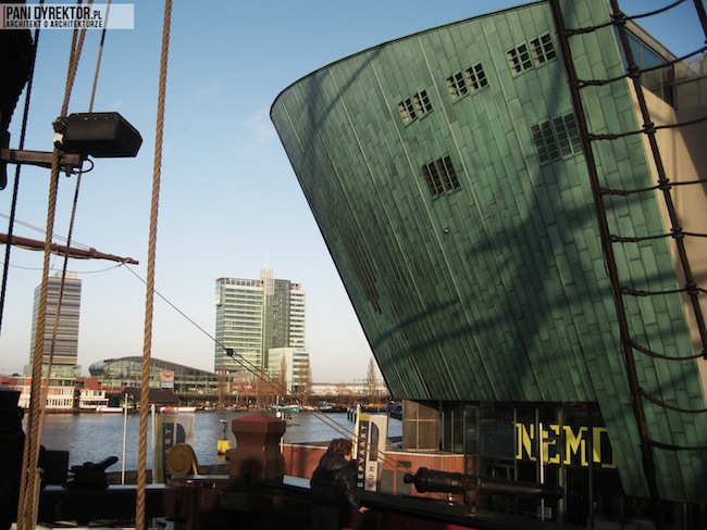 Amsterdam-miasto-blog-o-architekturze-podroze-kamienice-przestrzen-ciekawostki-na-wodzie-kanały-statki-7