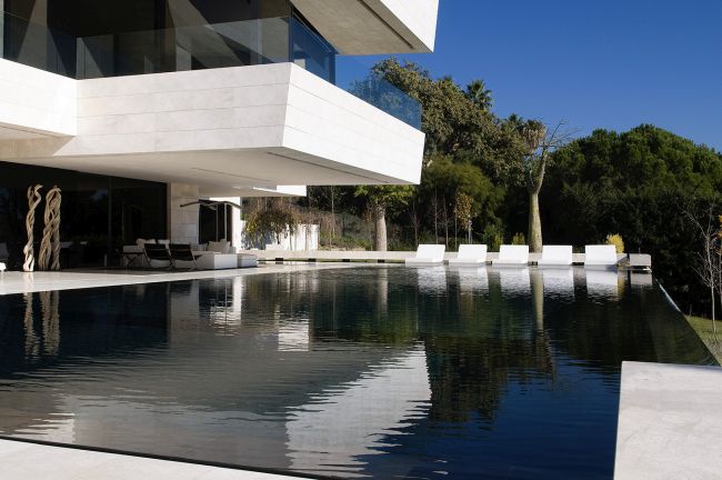 luksusowa-willa-z-basenem-dom-marzen-willa-marzen-design-inspiracje-nowoczesne-domy-luksusowa-rezydencja-nowoczesna-willa-modern-architecture-modern-house-with-pool-066