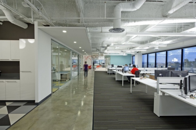nowoczesna przestrzeń biurowa biura wielkich korporacji nowoczesne biuro inspiracje design nowoczesnego biura 11