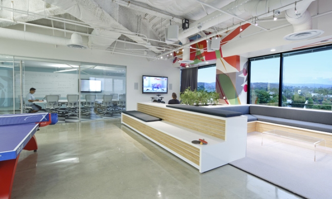 nowoczesna przestrzeń biurowa biura wielkich korporacji nowoczesne biuro inspiracje design nowoczesnego biura 16