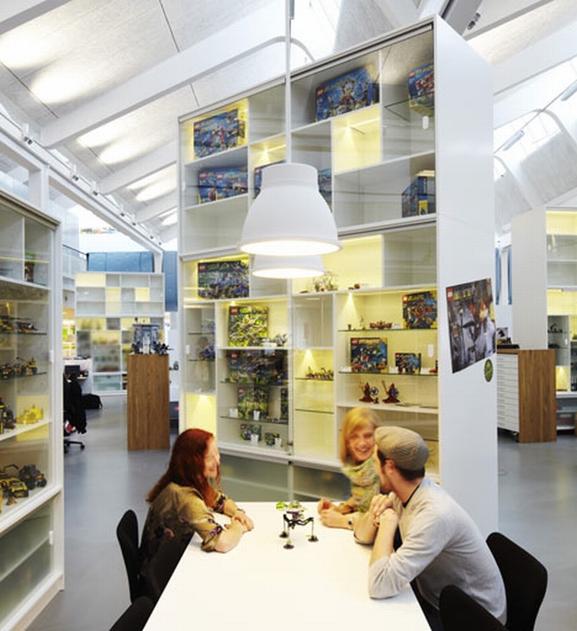 nowoczesna aranżacja biura nowoczesne przestrzenie biurowe design inspiracje projekt biura wnętrze biurowe LEGO 03