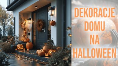 Strona wejściowa domu z halloweenowymi dekoracjami dyni, światła i jesiennych ozdób, idealne na halloween, dekoracje domu na halloween, atmosfera halloweenowa, ozdoby na halloween, halloweenowe dekoracje z dyniami.