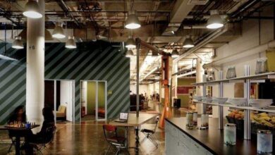 Nowa przestrzeń biurowa w stylu open space z funkcjonalnym wyposażeniem i nowoczesnym designem, idealna dla firm i startupów, optymalne rozwiązanie dla rozwoju biznesu.