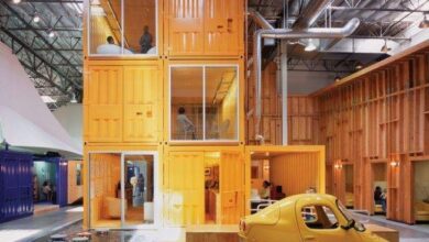 Nowe kontenerowe biuro w prefabrikowanym modelu, atrakcja na wystawie bezpieczeństwa w hali produkcyjnej, stanowiąca funkcjonalne rozwiązanie dla biznesu i kreatywnych przestrzeni.