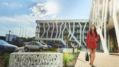 Nowoczesny budynek biurowy z unikalną architekturą, idealny dla firm i przedsiębiorców w Polsce.