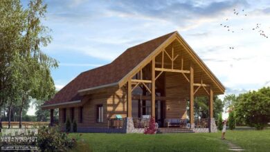 Nowoczesny drewniany dom z dużym tarasem i przestronnym wnętrzem, idealny na rodzinne wakacje i relaks na łonie natury, projekt od PaniDyrektor.pl.