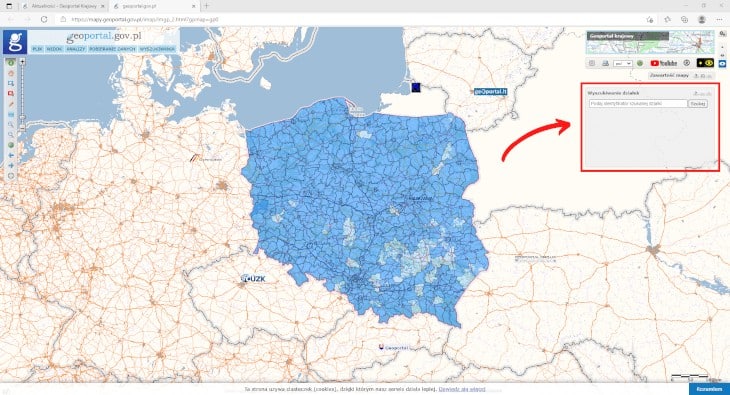 Polska na mapie z podziałem na powiaty w odcieniach niebieskiego przedstawiająca dane geolokalizacyjne.